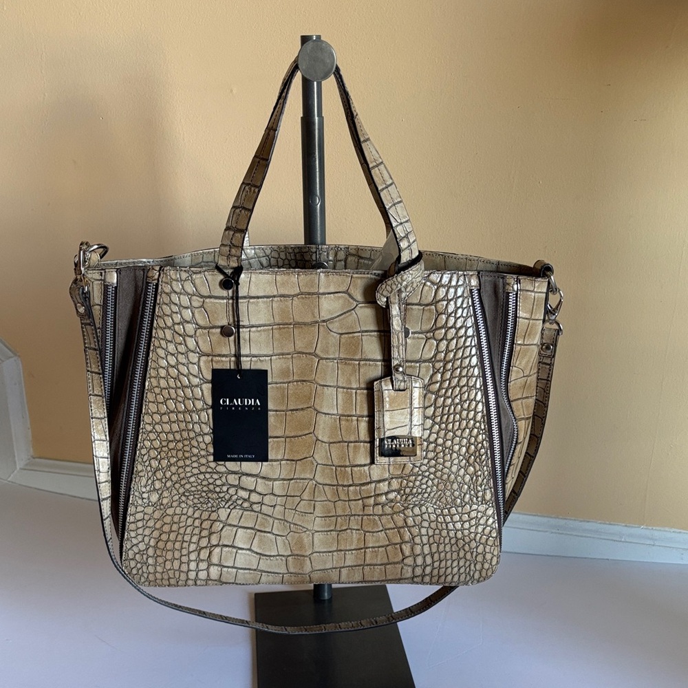 Claudia Firenze genuine leather shoulder bag featuring a croc-embossed pattern